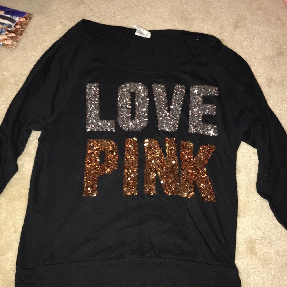 A black lightweight long sleeve shirt!💓